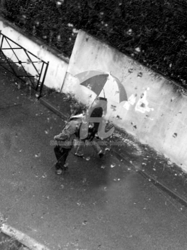 LES FILLES SOUS LA PLUIE